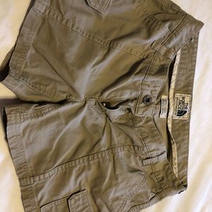 Women’s north face short bundle size 4.